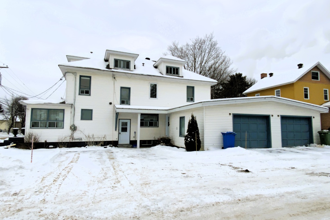 Edmundston, (N.-B.) E3V 2B6, ,Résidentiel,À vendre,1418